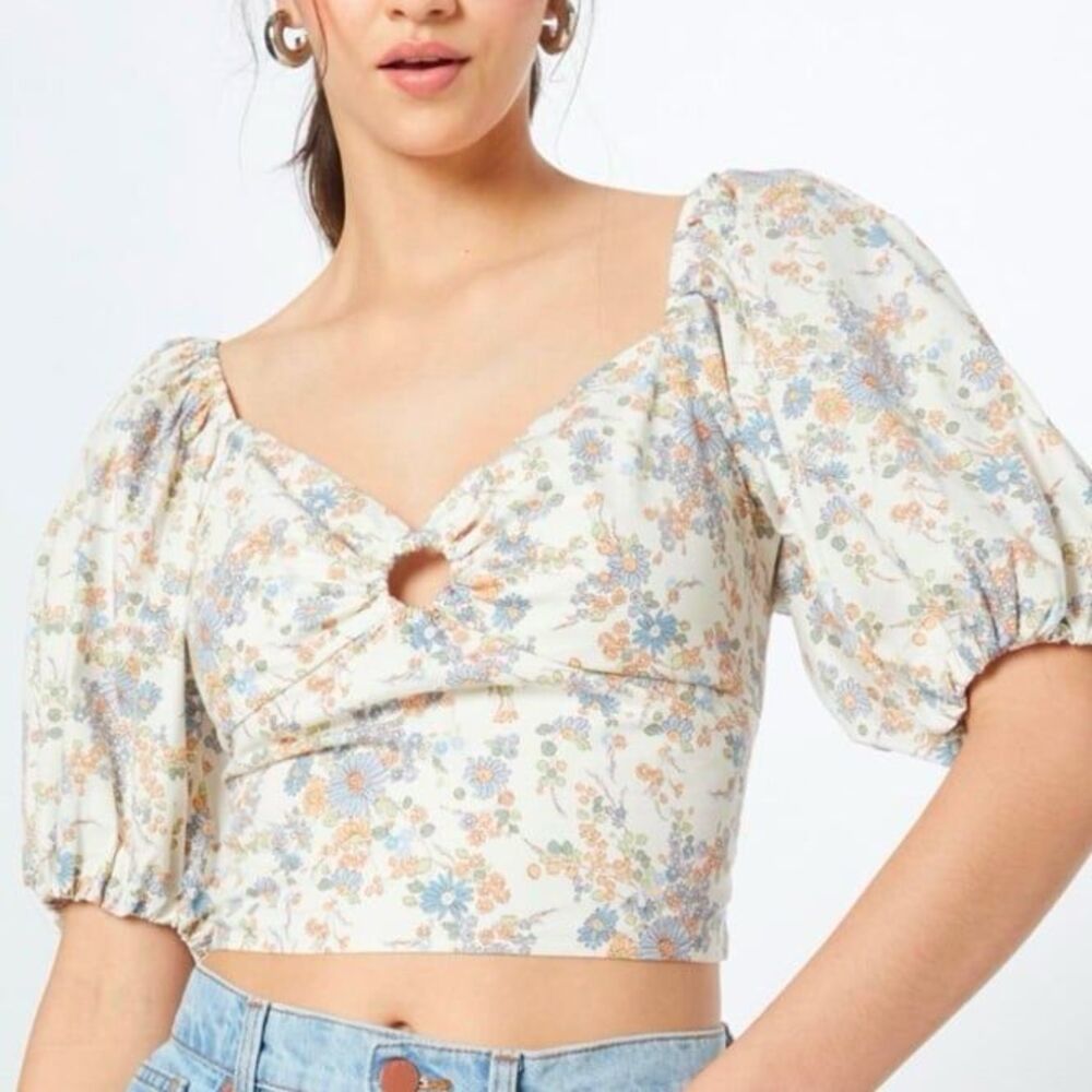Abercrombie & Fitch floral keyhole puff sleeve cottagecore top